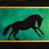 Art abstrait équin : tableau TADRAYNEN, avec une silhouette de cheval sur fond vert et turquoise, réalisé avec la technique de la peinture acrylique, moderne et graphique